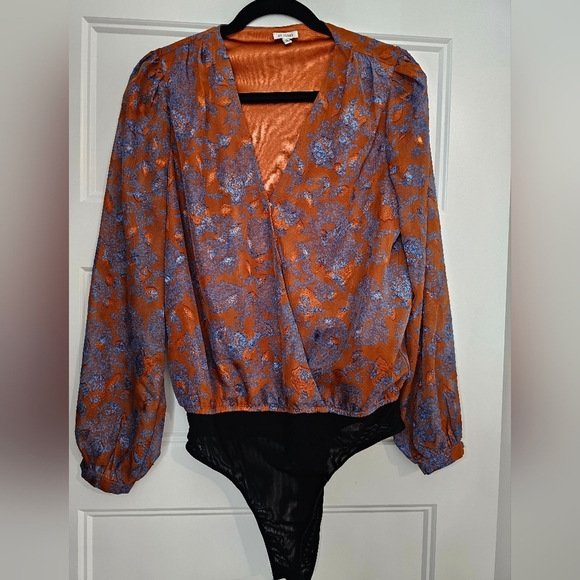 En Creme Floral Jacquard Chiffon Bodysuit sz small - Picture 2 of 4